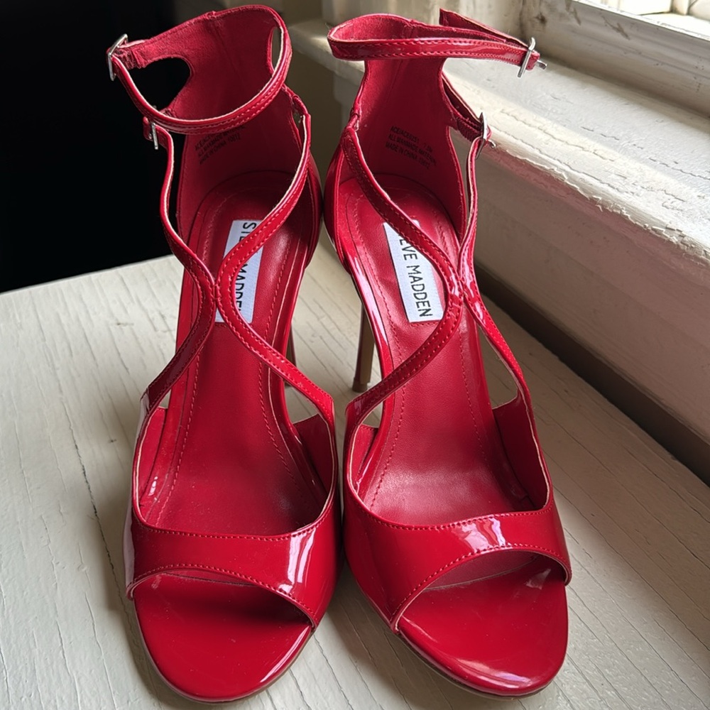 Like New Steve Madden Ace Sandals 7.5 - Picture 2 of 12
